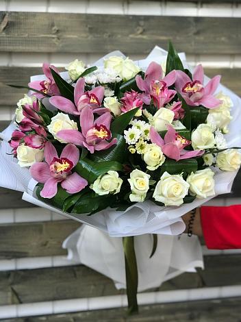 Букет цветов из: Розы и Хризантемы в Верхнее Синячихе