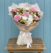 Букет цветов из:  Гвоздики, Орхидеи и Розы в Верхнее Синячихе