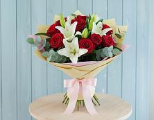 Букет цветов из:  Лилии и Розы в Верхнее Синячихе