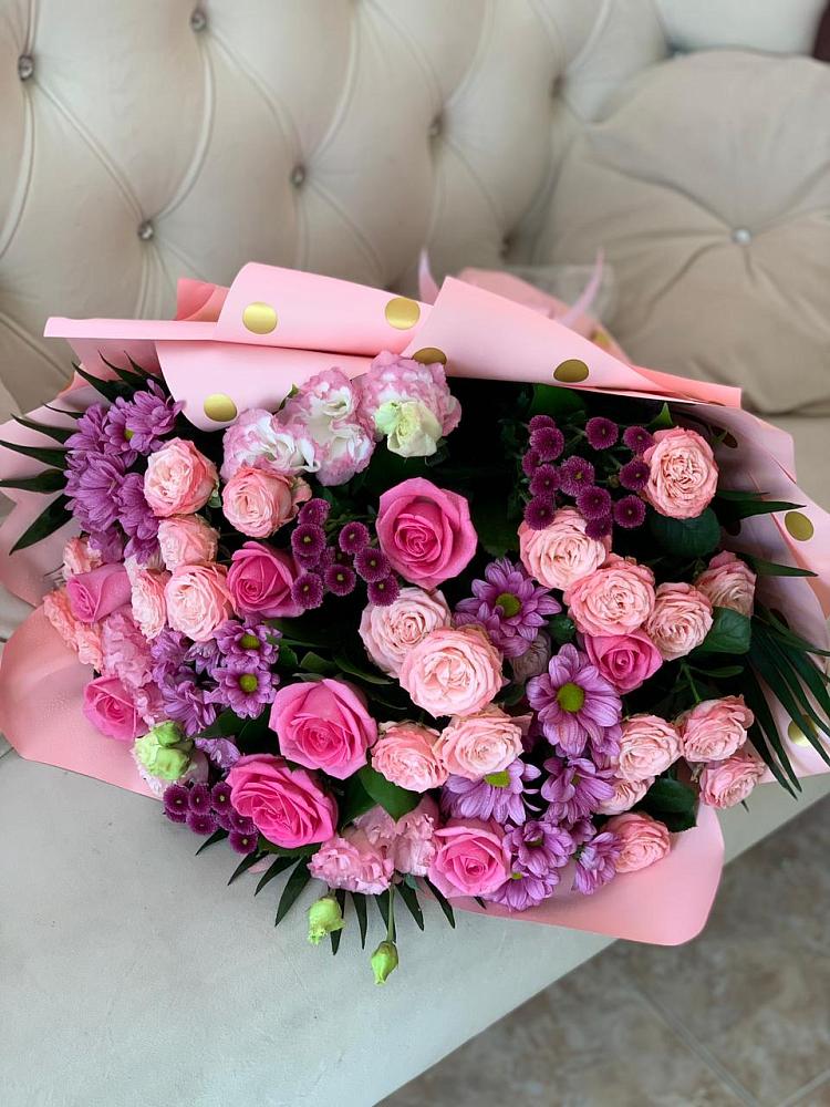 Букет цветов из: Хризантемы, Розы и Лизиантусы в Верхнее Синячихе