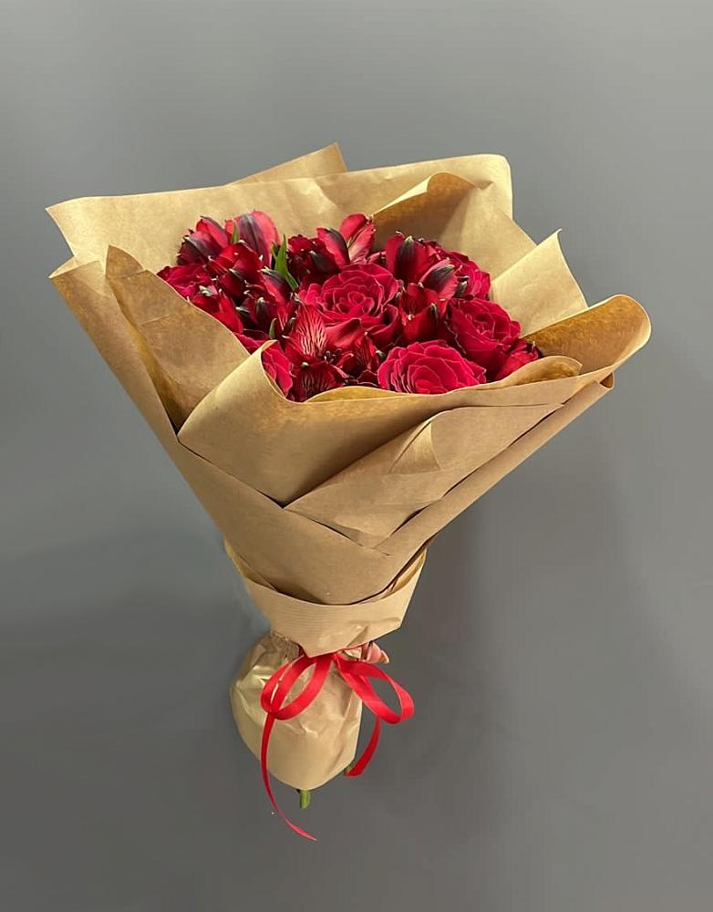 Букет цветов из: Альстромерии и Розы в Верхнее Синячихе