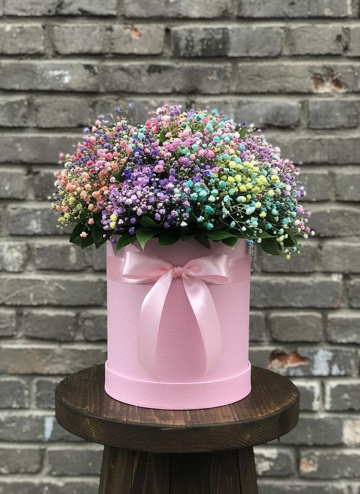 Цветочная композиция из Гипсофила и Розы в шляпной коробке в Верхнее Синячихе