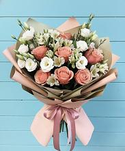 Букет цветов из:  Розы, Альстромерии и Лизиантусы в Верхнее Синячихе