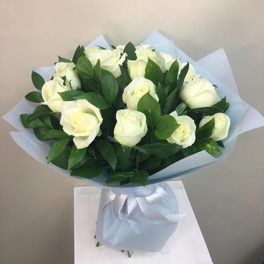 Букет 15 Белых роз Проуд в Верхнее Синячихе