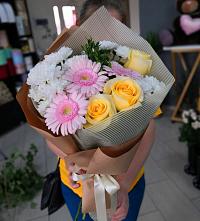 Букет цветов из:  Герберы, Розы и Хризантемы в Верхнее Синячихе