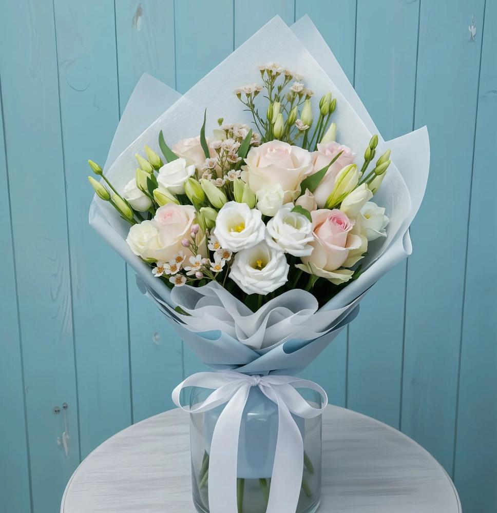 Букет цветов из: Розы и Лизиантусы в Верхнее Синячихе