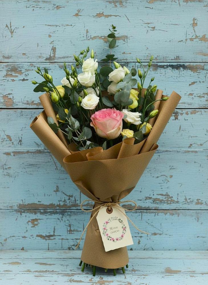 Букет цветов из: Розы и Лизиантусы в Верхнее Синячихе