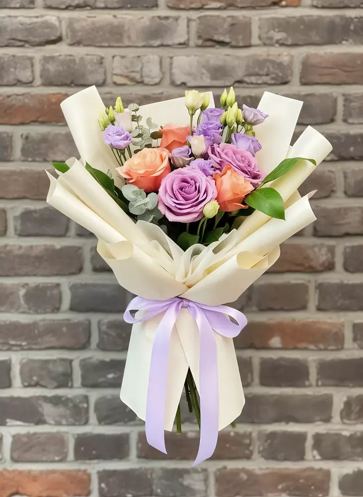 Букет цветов из: Лизиантусы и Розы в Верхнее Синячихе