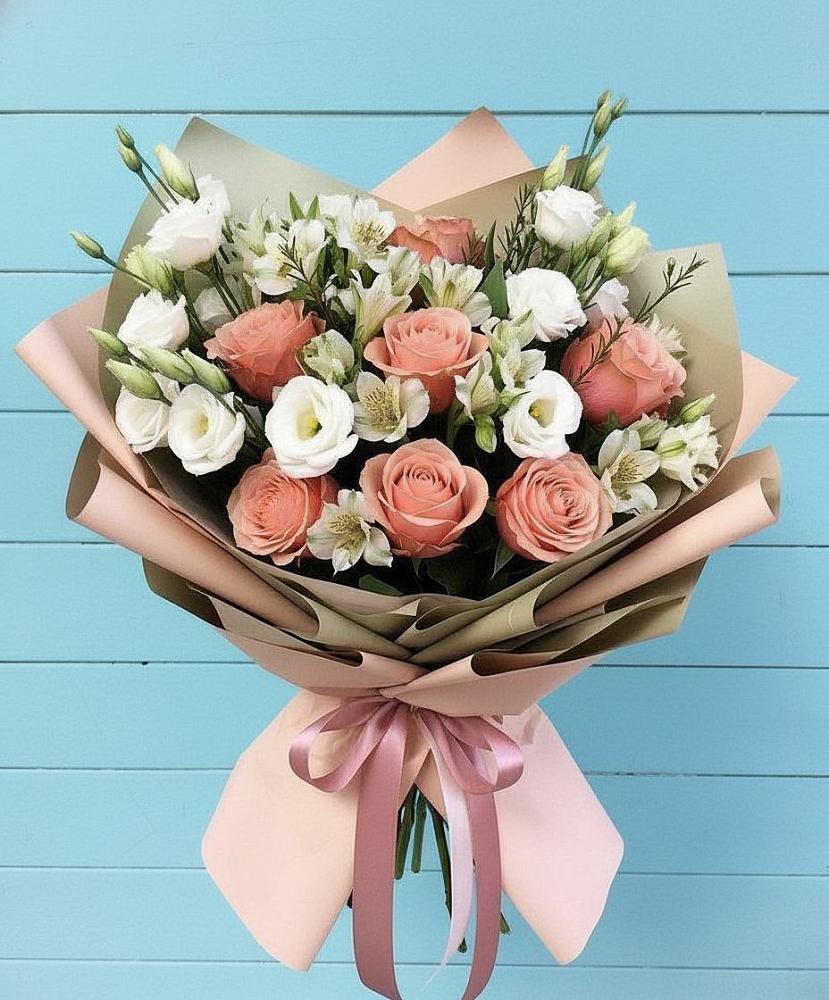 Букет цветов из: Розы, Альстромерии и Лизиантусы в Верхнее Синячихе