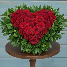 Цветочная композиция из Розы в виде сердца в Верхнее Синячихе