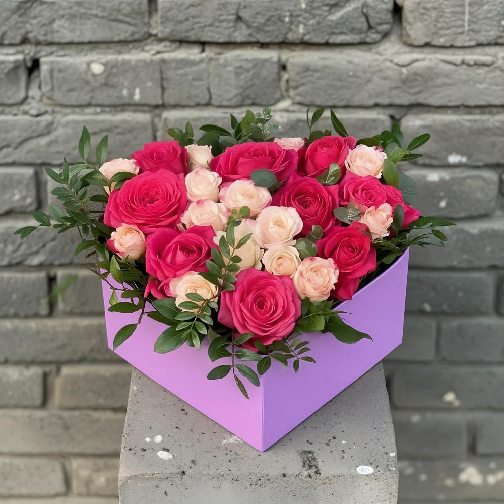 Цветочная композиция из Розы в коробке в Верхнее Синячихе