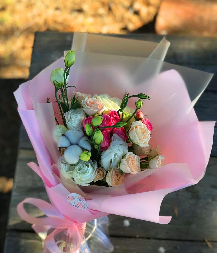 Букет цветов из: Розы и Лизиантусы в Верхнее Синячихе