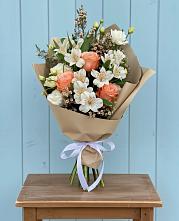 Букет цветов из:  Альстромерии, Лизиантусы, Розы и Хризантемы в Верхнее Синячихе