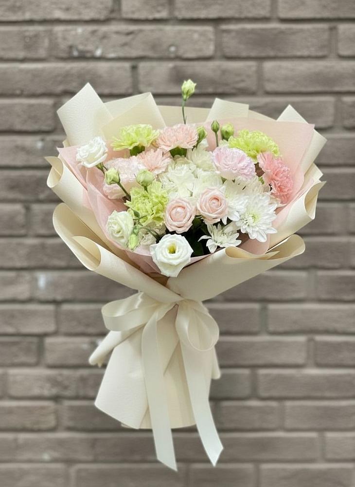 Букет цветов из: Гвоздики, Розы, Лизиантусы и Хризантемы в Верхнее Синячихе