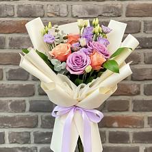 Букет цветов из:  Лизиантусы и Розы в Верхнее Синячихе