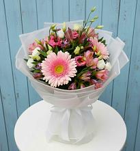 Букет цветов из:  Герберы, Альстромерии и Лизиантусы в Верхнее Синячихе