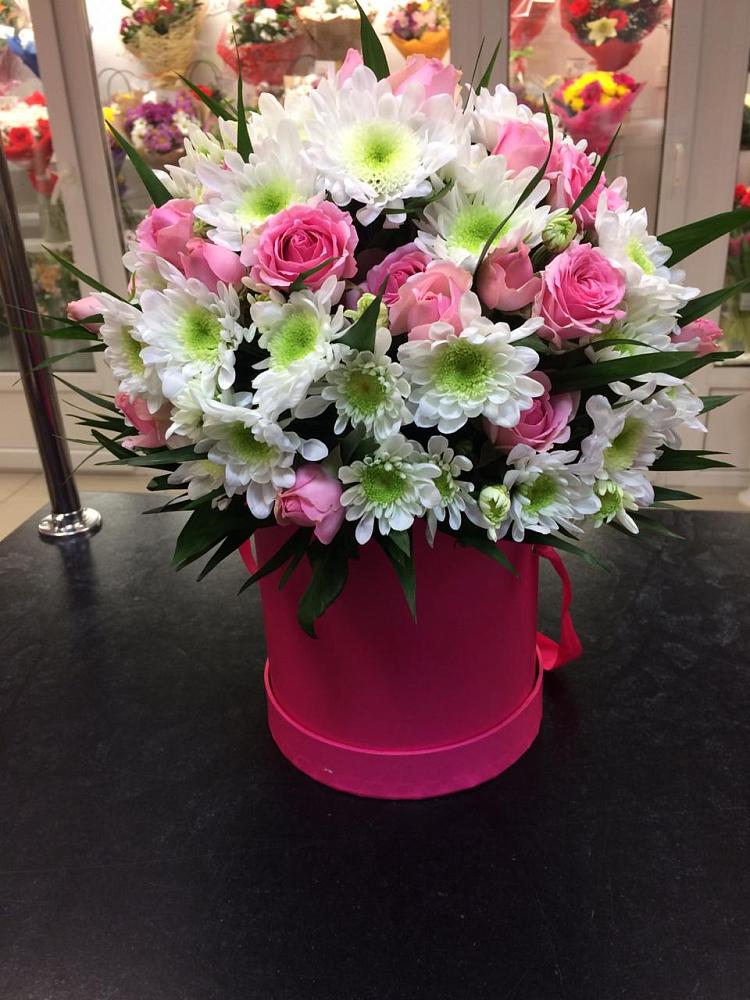 Цветочная композиция из Розы и Хризантемы в шляпной коробке в Верхнее Синячихе