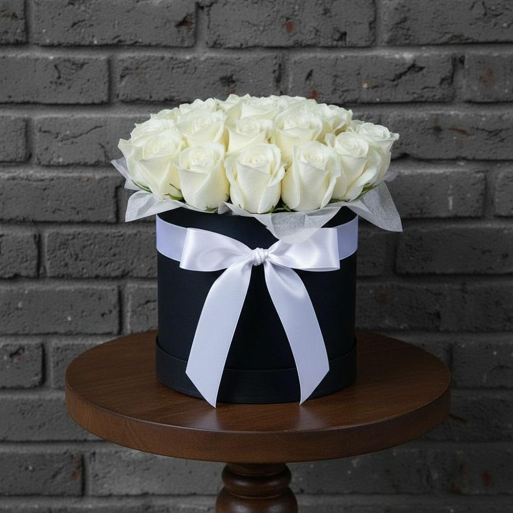 Цветочная композиция из Розы в шляпной коробке в Верхнее Синячихе