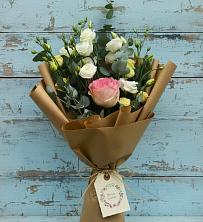 Букет цветов из:  Розы и Лизиантусы в Верхнее Синячихе