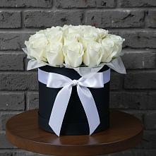 Цветочная композиция из Розы в шляпной коробке в Верхнее Синячихе